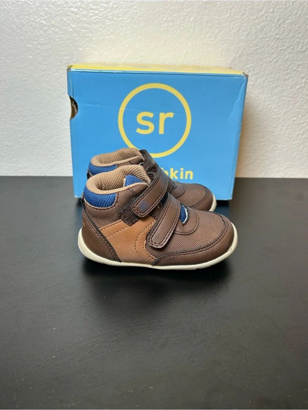 Munchkin Stride Rite Bennet Toddler Boy Walker Shoes Size 5M Hook & Loop Closure